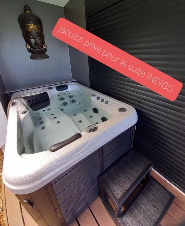 Suite Indigo Jacuzzi Prive Piscine Vue Mer Acces Cuisine Laverie Saint Pierre Luaran gambar