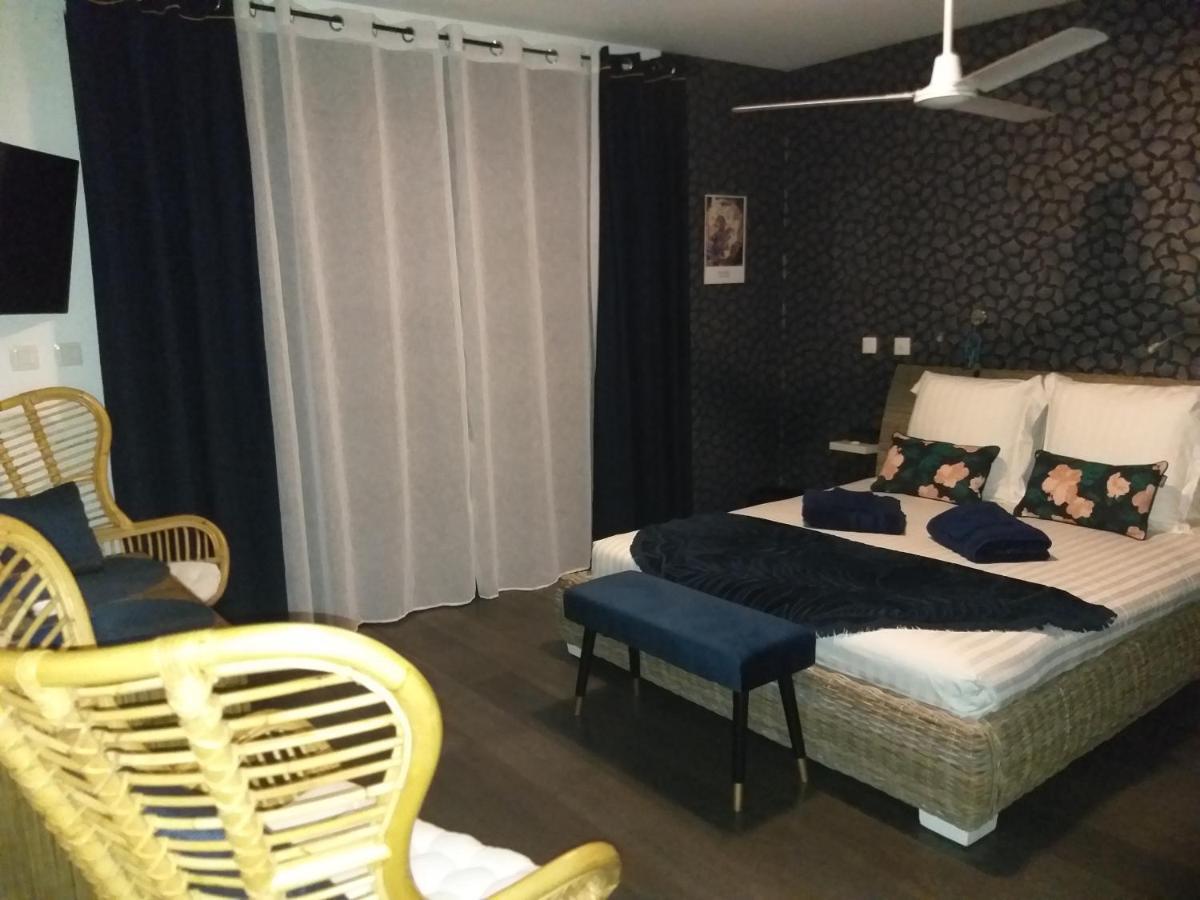 Suite Indigo Jacuzzi Prive Piscine Vue Mer Acces Cuisine Laverie Saint Pierre Luaran gambar